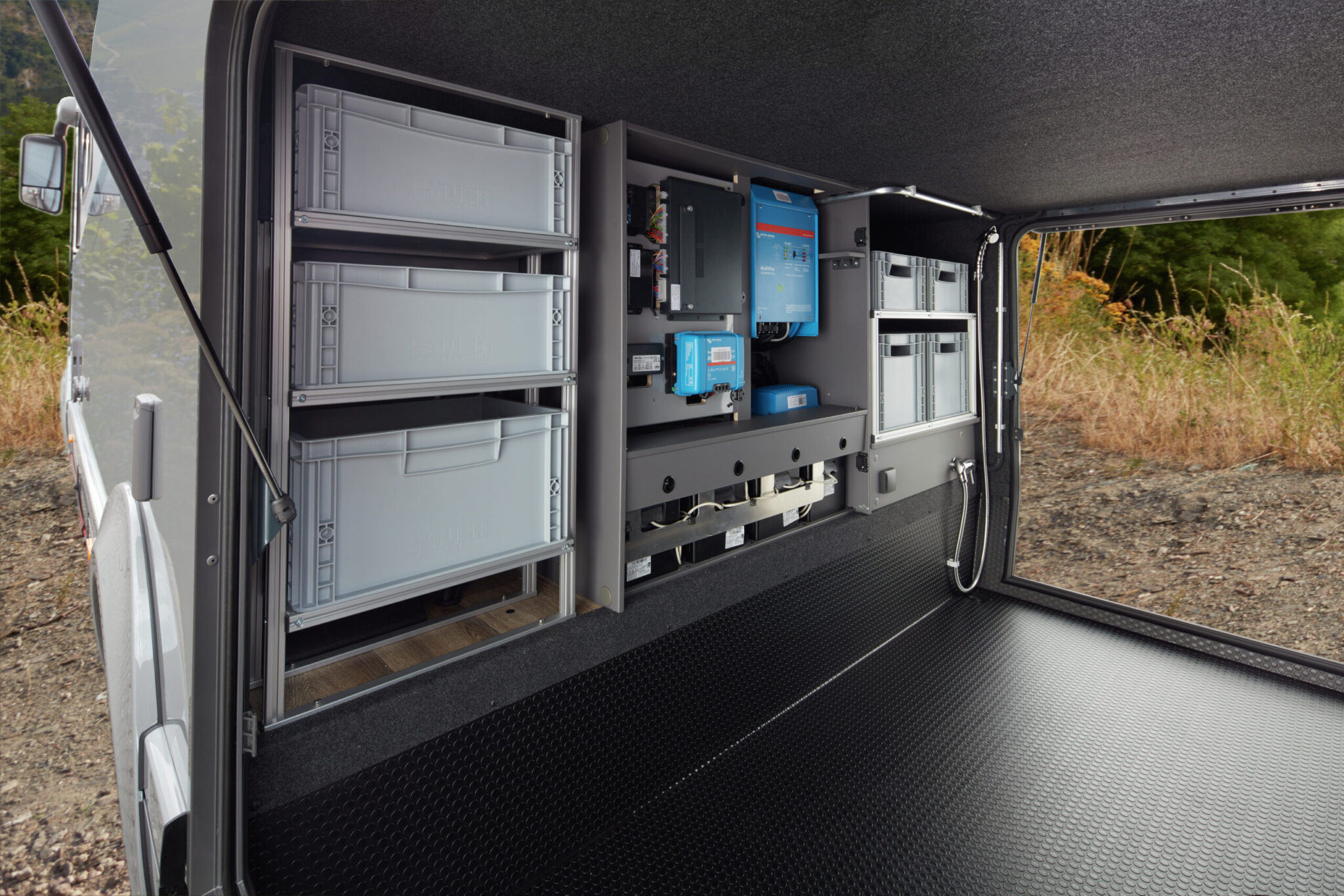 NIESMANNBISCHOFF-iSmove-Rear-garage-technology-and-storage-optimally-arranged-20