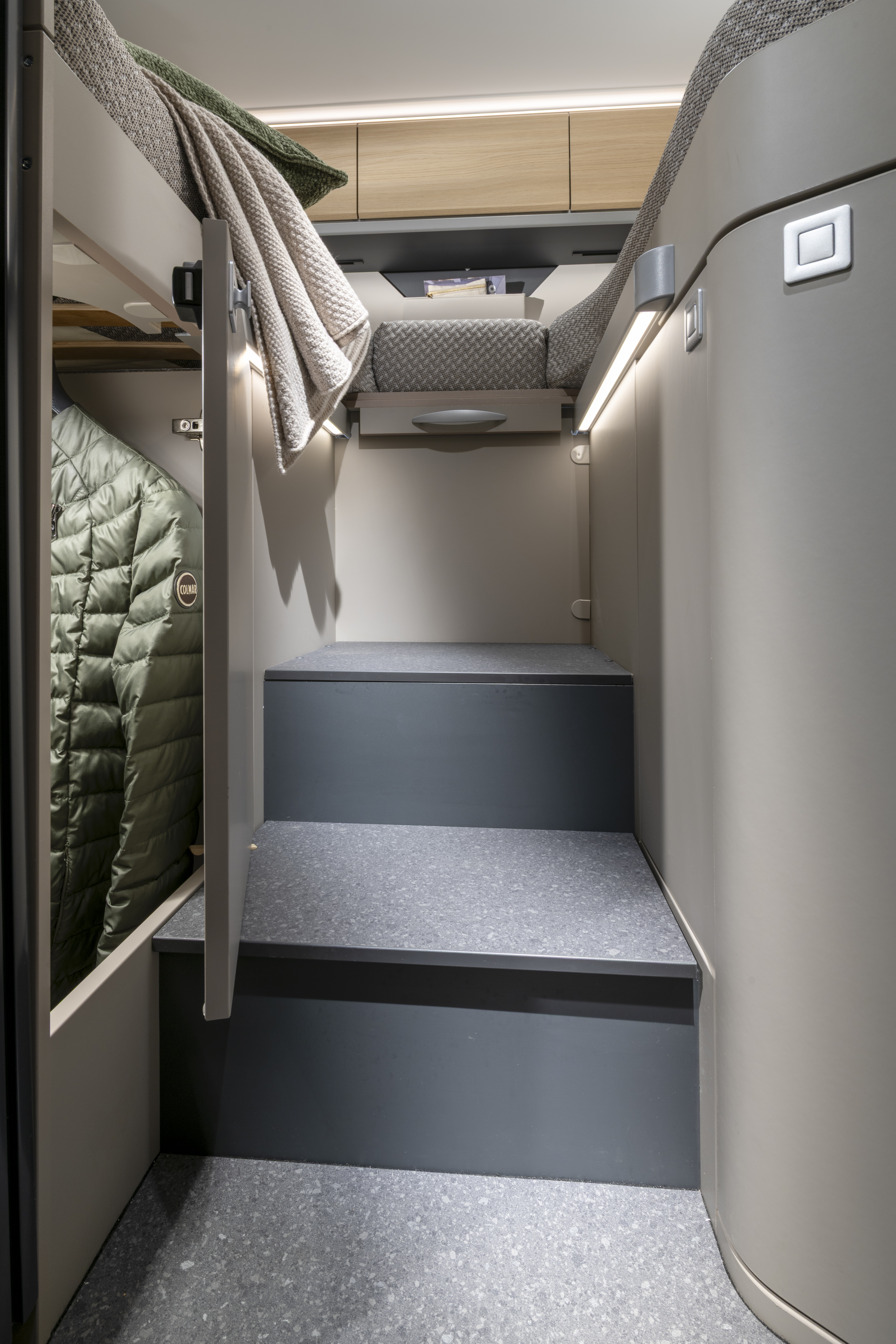5104-compact-select-dl-storage-under-the-bed-dsc-1042