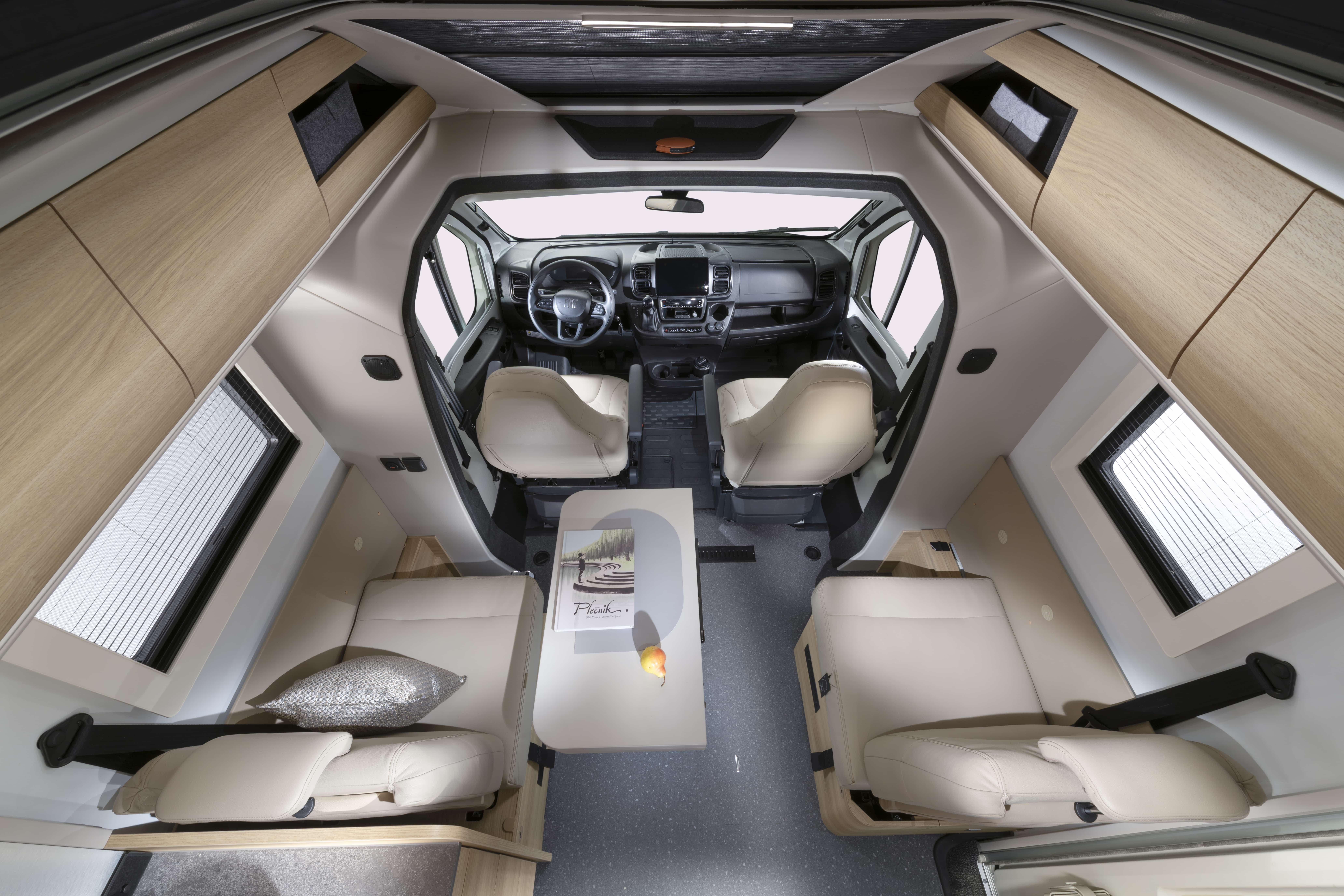 3111-coral-select-670-dl-driving-position-dsc-1236