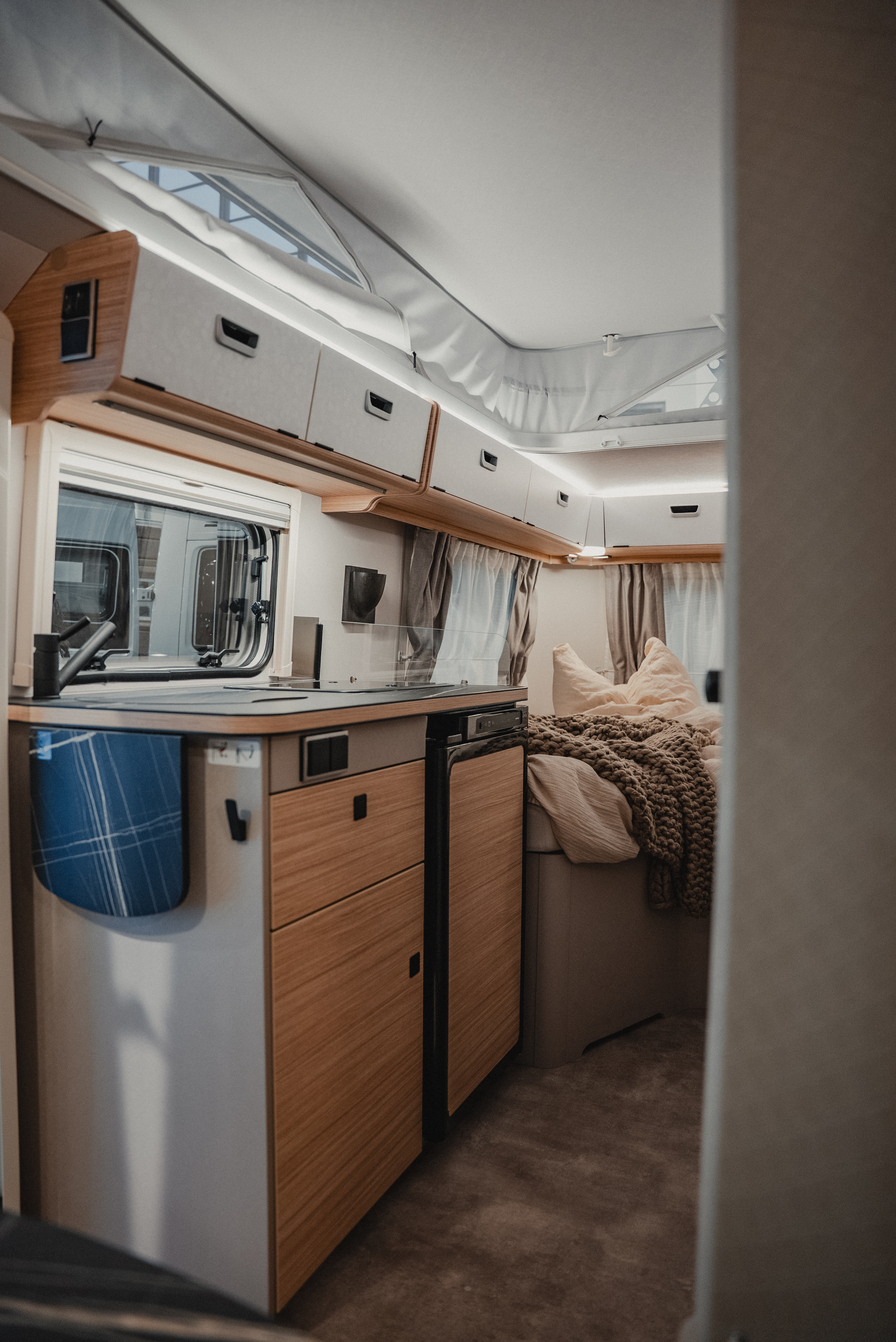 eriba_touring-silver-edition_kochbereich-c-hymer-gmbh-co
