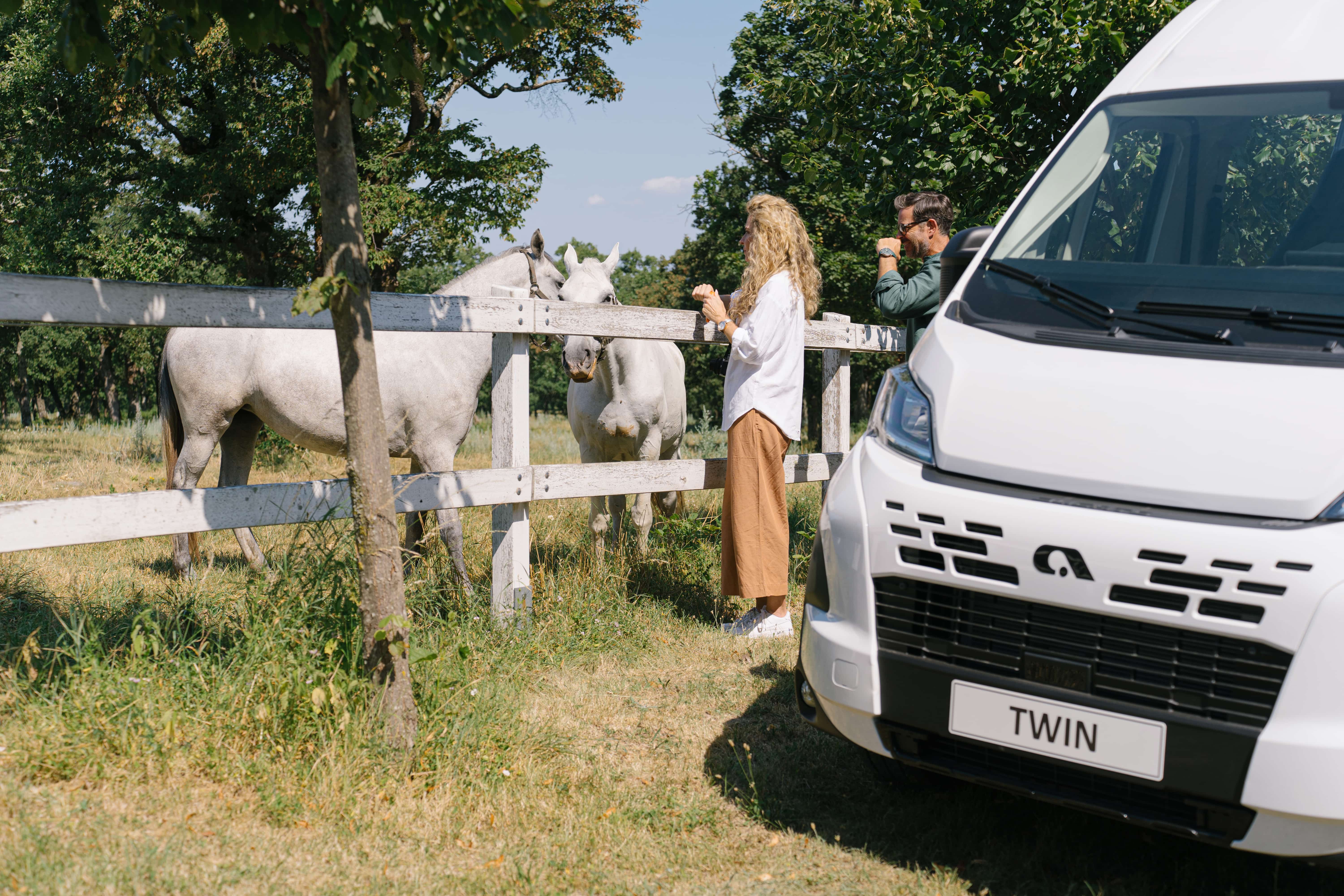 twin-select-lifestyle-exterior-1