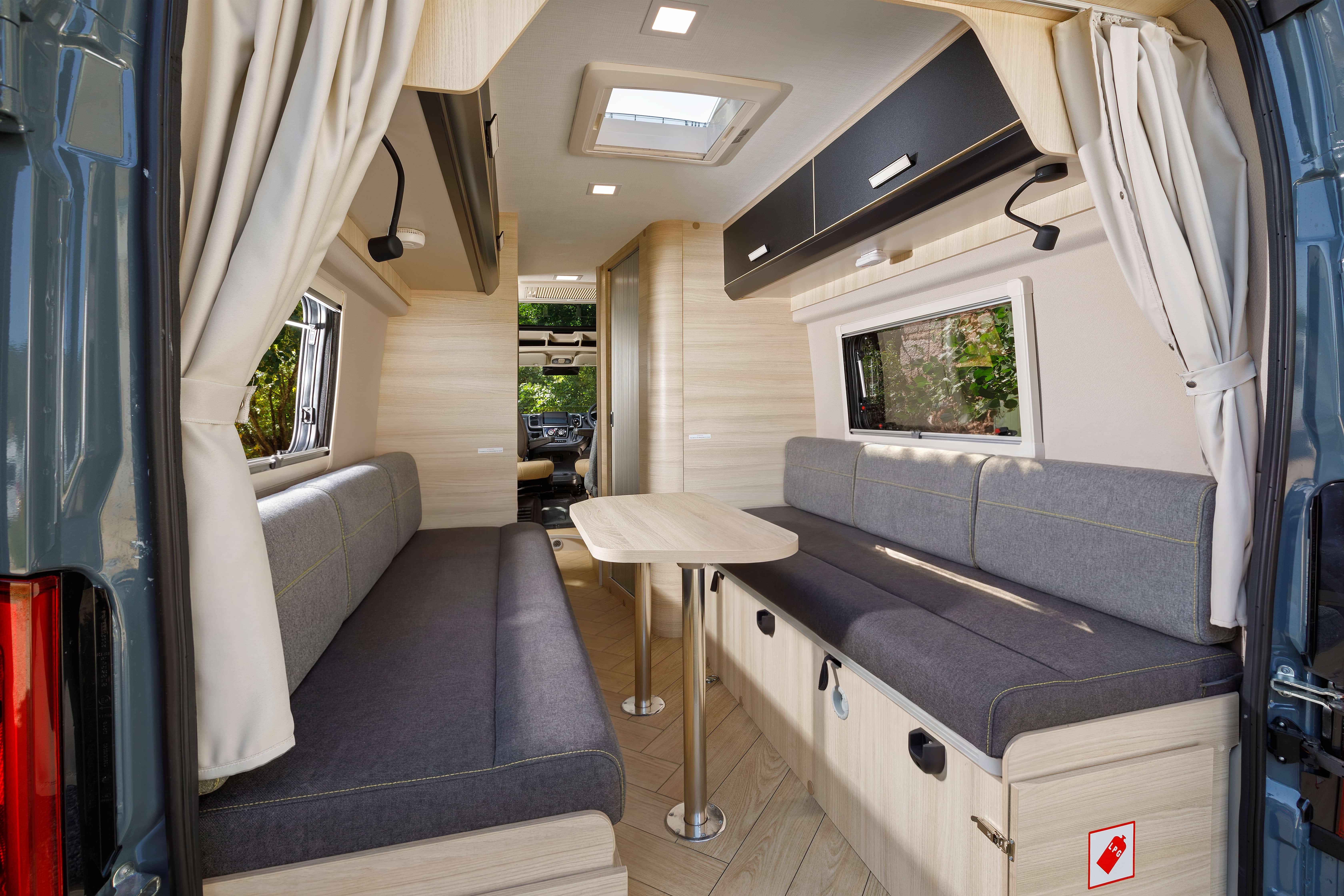 v691_salon_ar