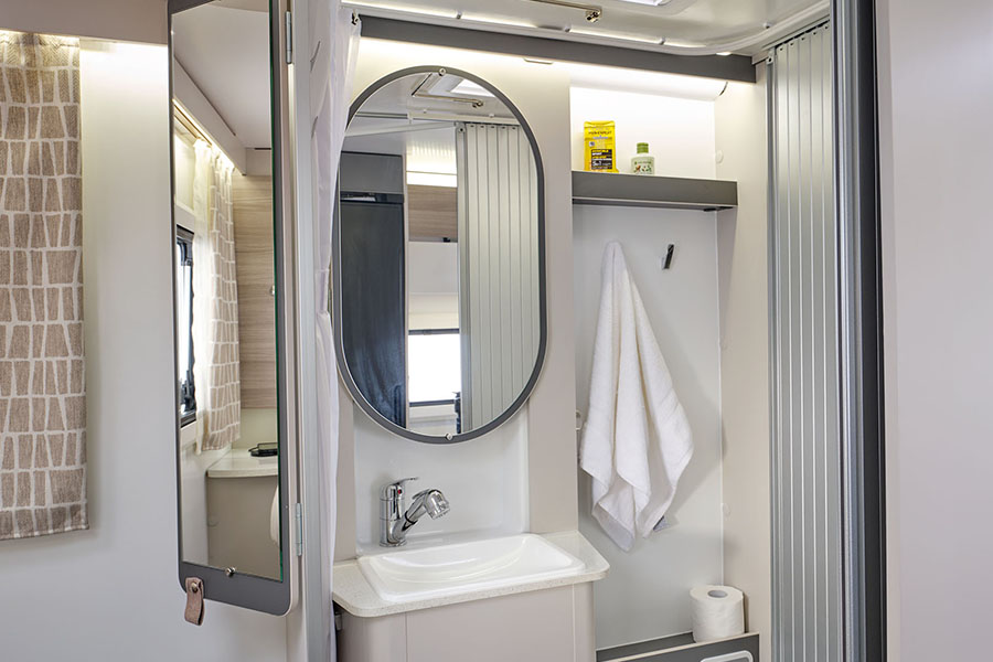 Alora-69-4I-bathroom