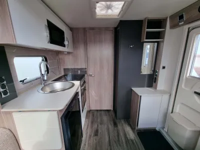 2023 Swift Challenger 560