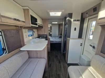2026 Swift Conqueror 645