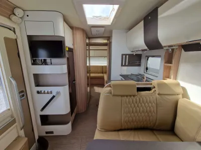 2019 Burstner Ixeo 744