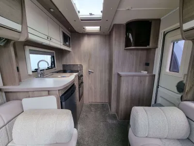 2017 Compass Capiro 550