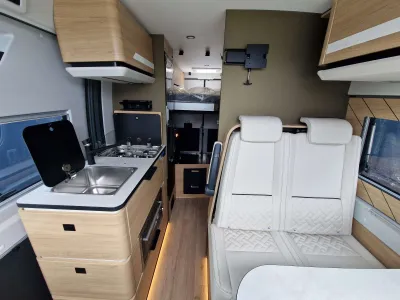 2027 Dreamer Lift Van Up Sel Saph