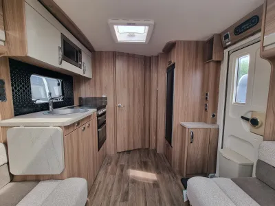 2022 Swift Challenger X 835