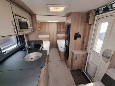 2017 Swift Conqueror 565